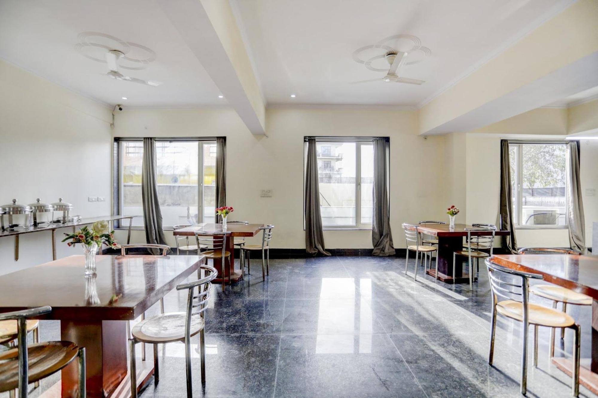Super Town House Hi5 Aditya International 부바네스 외부 사진